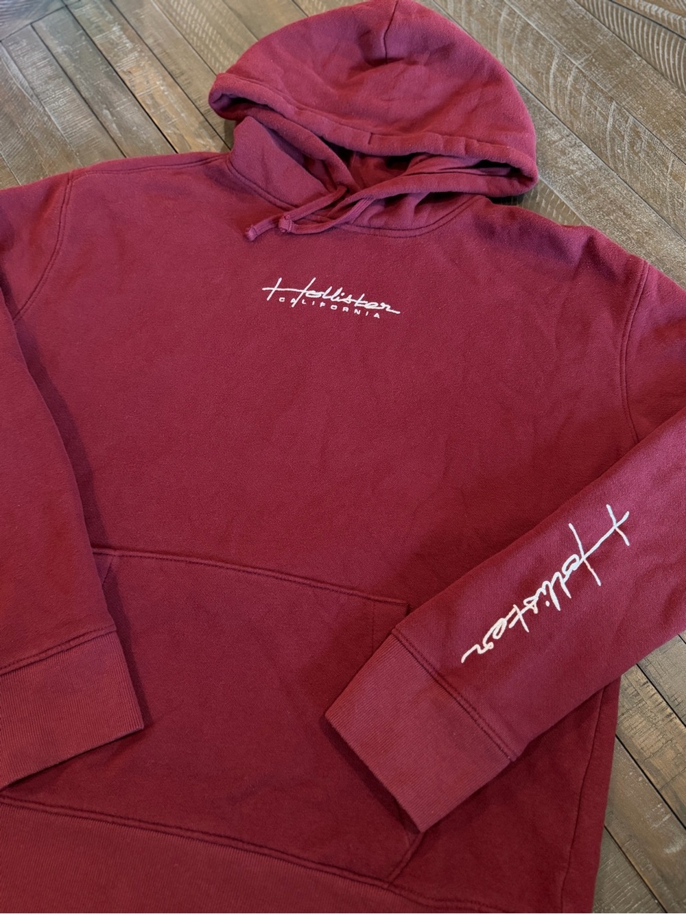 Hollister Must-Have Collection Burgundy Logo Hoodie – Size Large